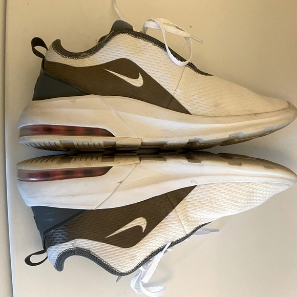 Nike Air Max Motion 2 Men’s size 11 - Picture 3 of 9